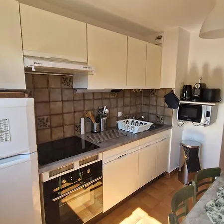 Climatise 2 Pieces Avec Piscine Et Wifi, Proche Centre Et Plages, Apartment *