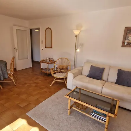 Climatise 2 Pieces Avec Piscine Et Wifi, Proche Centre Et Plages, Apartment Sainte-Maxime