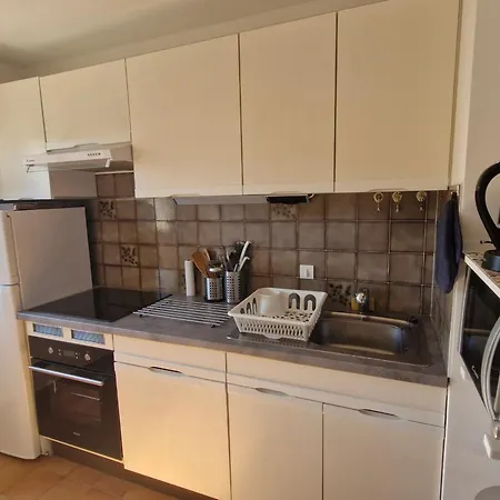 Climatise 2 Pieces Avec Piscine Et Wifi, Proche Centre Et Plages,