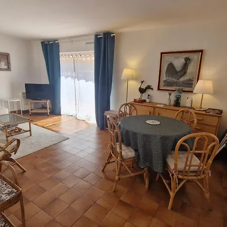 Climatise 2 Pieces Avec Piscine Et Wifi, Proche Centre Et Plages, Sainte-Maxime